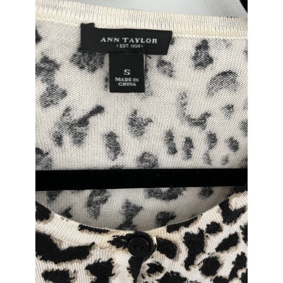 Ann Taylor Womens S Animal Print Silk Blend Cardi Sweater Sophisticated Sexy - Picture 2 of 6
